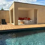 Ferienhaus Entre Sel Et Ciel 2 Maisons 2 Caracteres 1 Piscine 1 Boulodrome 2 Ascenseurs