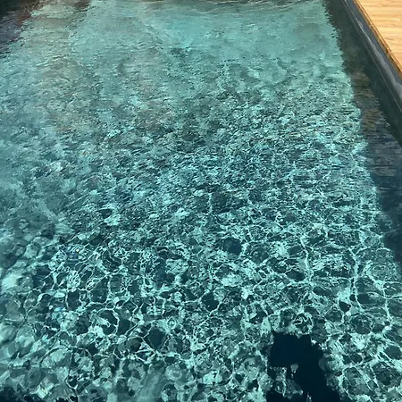 Entre Sel Et Ciel 2 Maisons 2 Caracteres 1 Piscine 1 Boulodrome 2 Ascenseurs