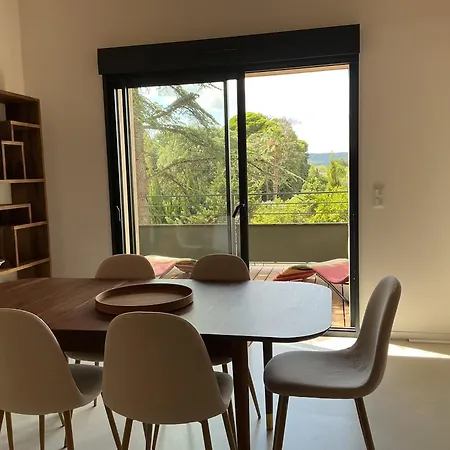 Hébergement de vacances Entre Sel Et Ciel 2 Maisons 2 Caractères 1 Piscine 1 Boulodrome 2 Ascenseurs *