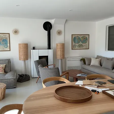 Entre Sel Et Ciel 2 Maisons 2 Caractères 1 Piscine 1 Boulodrome 2 Ascenseurs Hébergement de vacances *