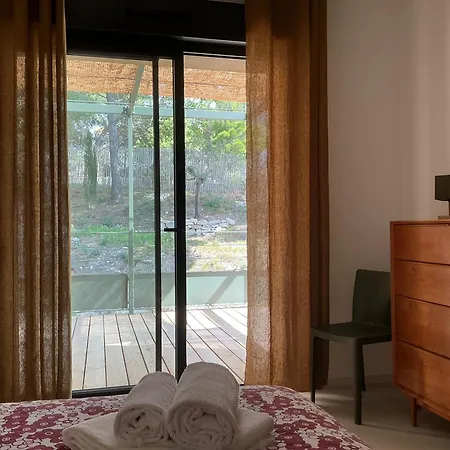 Hébergement de vacances Entre Sel Et Ciel 2 Maisons 2 Caractères 1 Piscine 1 Boulodrome 2 Ascenseurs *