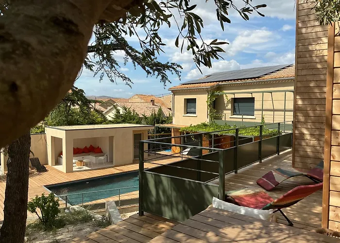 Entre Sel Et Ciel 2 Maisons 2 Caracteres 1 Piscine 1 Boulodrome 2 Ascenseurs
