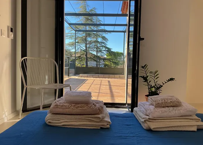 Entre Sel Et Ciel 2 Maisons 2 Caracteres 1 Piscine 1 Boulodrome 2 Ascenseurs * 佩里阿克海