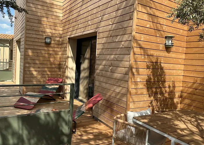 Entre Sel Et Ciel 2 Maisons 2 Caracteres 1 Piscine 1 Boulodrome 2 Ascenseurs 佩里阿克海