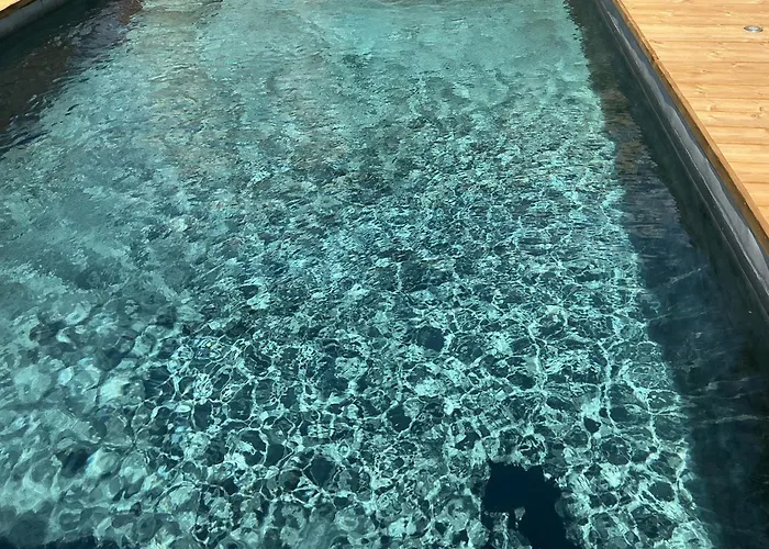 Entre Sel Et Ciel 2 Maisons 2 Caracteres 1 Piscine 1 Boulodrome 2 Ascenseurs