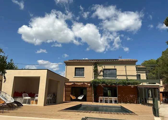 Entre Sel Et Ciel 2 Maisons 2 Caracteres 1 Piscine 1 Boulodrome 2 Ascenseurs 佩里阿克海